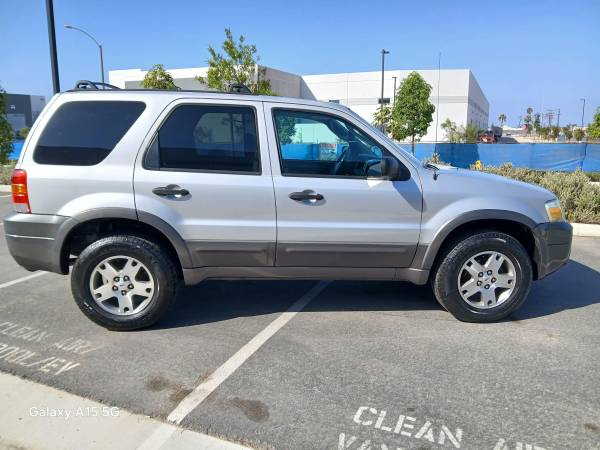 2005 Ford Escape XLS 4x4 Manual — photo 6