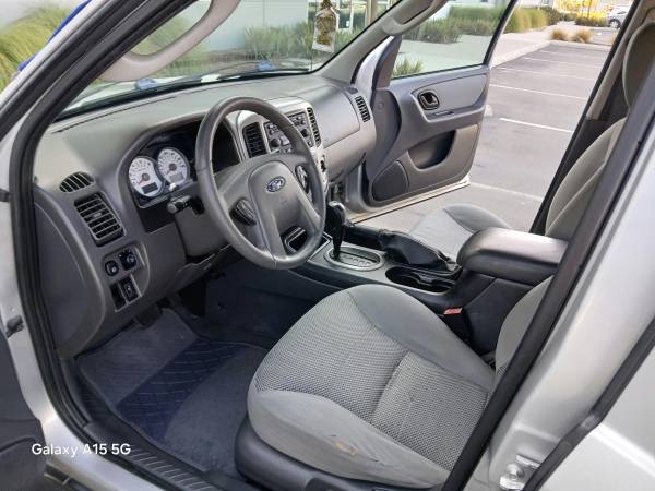 2005 Ford Escape XLS 4x4 Manual — photo 11
