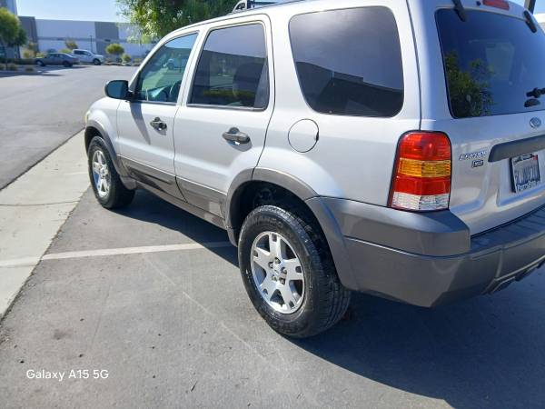 2005 Ford Escape XLS 4x4 Manual — photo 4