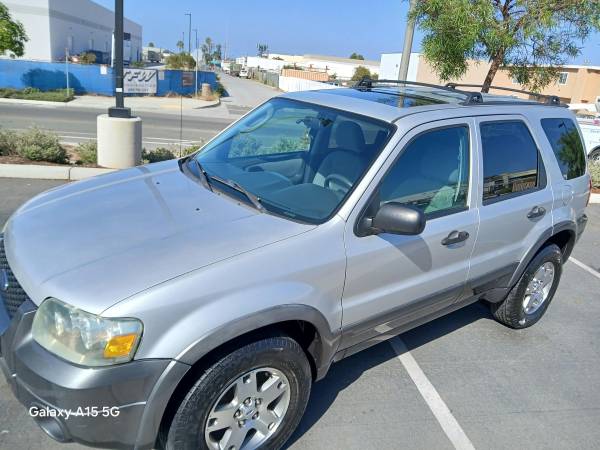 2005 Ford Escape XLS 4x4 Manual — photo 2