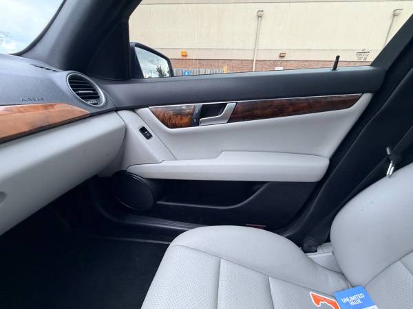 2012 Mercedes-Benz C-Class Base C 250 — photo 12
