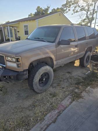 1996 GMC Yukon SL 2dr SUV — photo 2