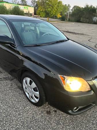 2008 Toyota Avalon XLS 4dr Sedan Automatic — photo 2