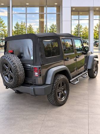 2017 Jeep Wrangler Unlimited Sport — photo 2