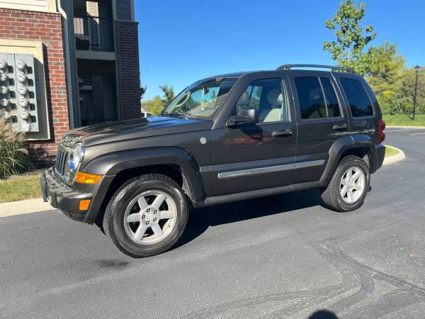 2004 Jeep Liberty Limited Edition 4dr 4x2 Automatic — photo 2