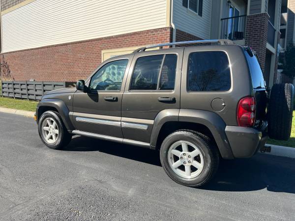 2004 Jeep Liberty Limited Edition 4dr 4x2 Automatic — photo 3