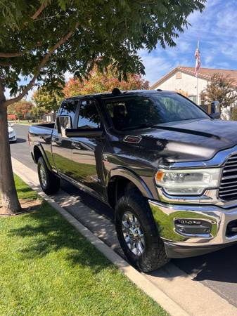 2019 Dodge Ram Laramie — photo 2