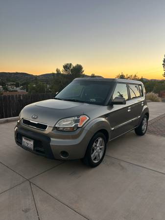 2010 KIA Soul ! 4dr Hatchback Manual — photo 1