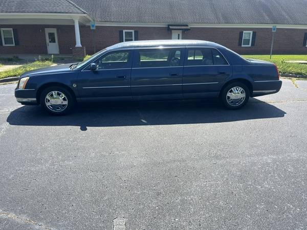 2006 Cadillac DTS Livery 4dr Sedan Automatic — photo 1