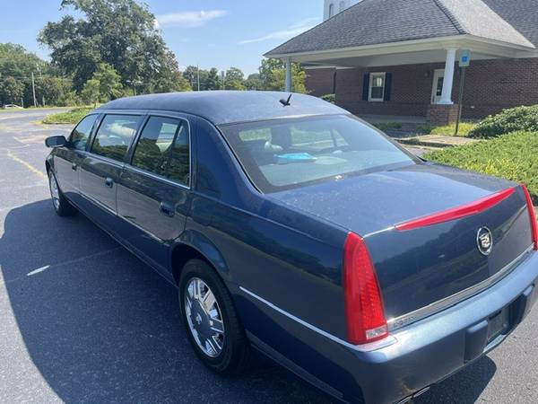 2006 Cadillac DTS Livery 4dr Sedan Automatic — photo 4