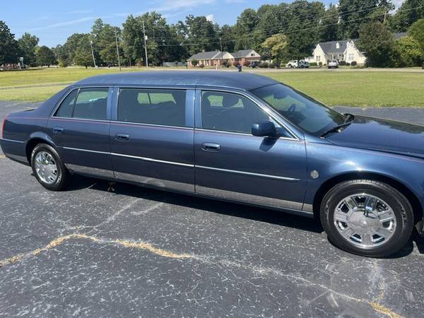 2006 Cadillac DTS Livery 4dr Sedan Automatic — photo 2