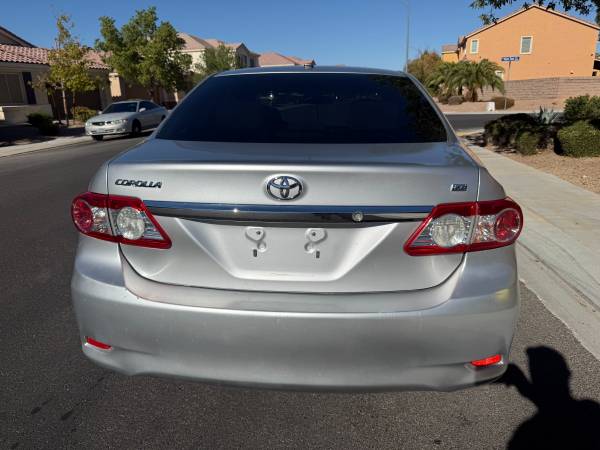 2011 Toyota Corolla Base — photo 5