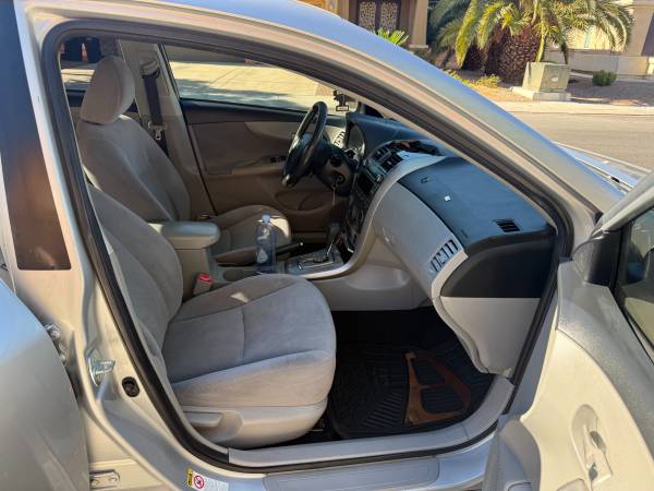 2011 Toyota Corolla Base — photo 7