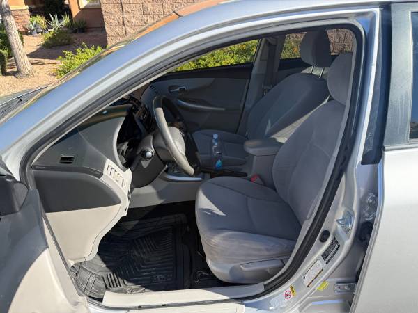 2011 Toyota Corolla Base — photo 9