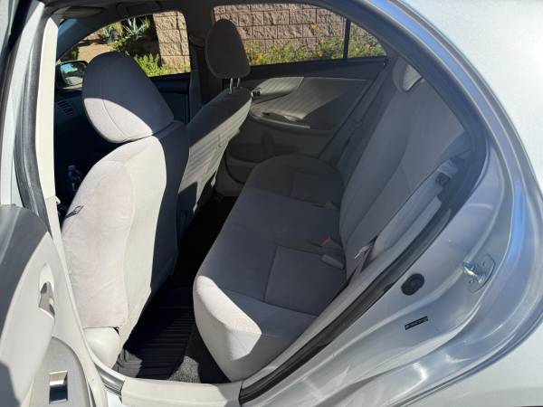2011 Toyota Corolla Base — photo 8