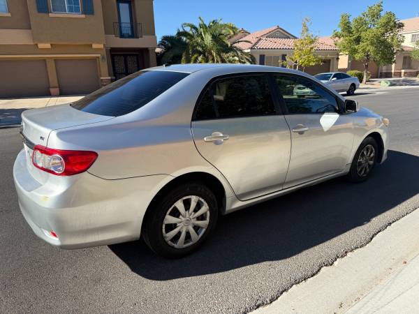 2011 Toyota Corolla Base — photo 4