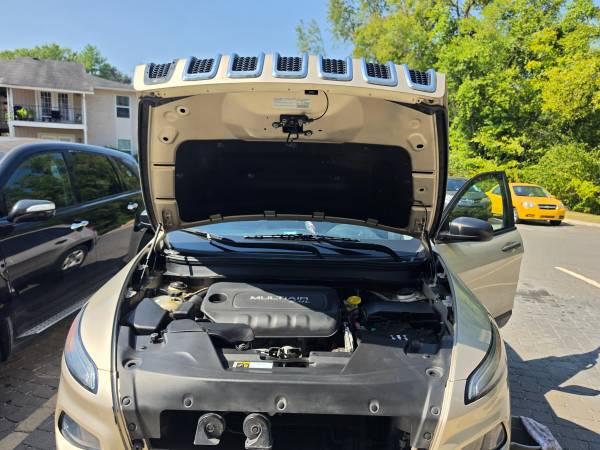 2014 Jeep Cherokee Sport 4dr 4x4 Automatic — photo 2