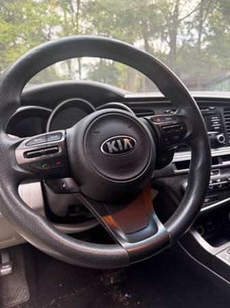 2015 KIA Optima LX 4dr Sedan Automatic — photo 4