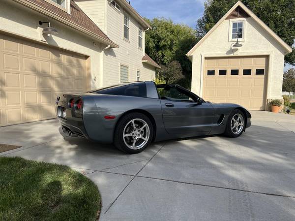 2003 Chevrolet Corvette Base 2dr Coupe Automatic — photo 2