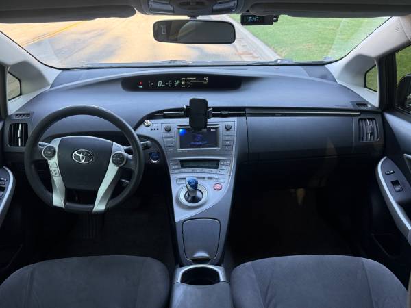 2012 Toyota Prius Two 5dr Hatchback CVT — photo 11