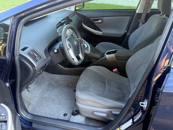 2012 Toyota Prius Two 5dr Hatchback CVT — photo 7