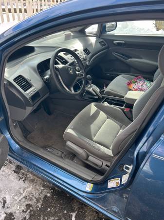 2009 Honda Civic LX 4dr Sedan Manual — photo 2