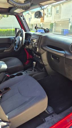 2016 Jeep Wrangler Unlimited Sport RHD 4dr 4x4 Automatic — photo 9