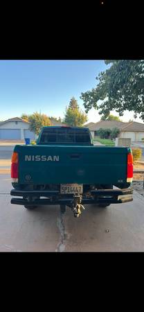 1997 Nissan Pickup — photo 4