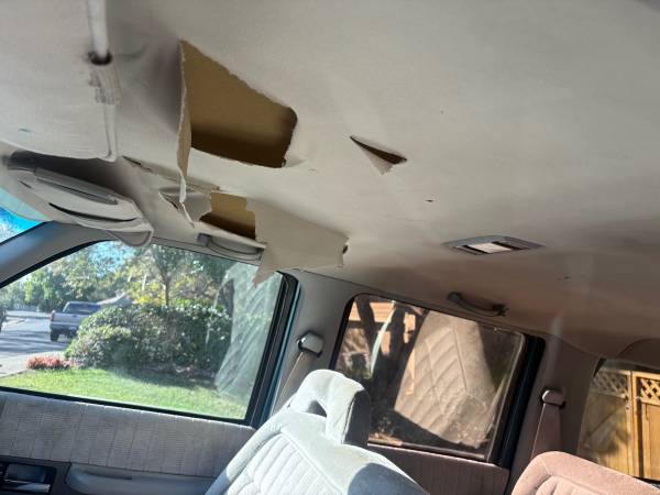 1993 Chevrolet Suburban C1500 4dr SUV — photo 10