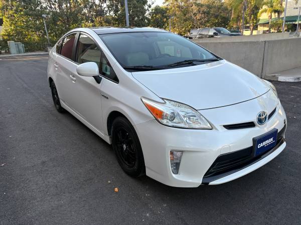 2014 Toyota Prius Four — photo 2
