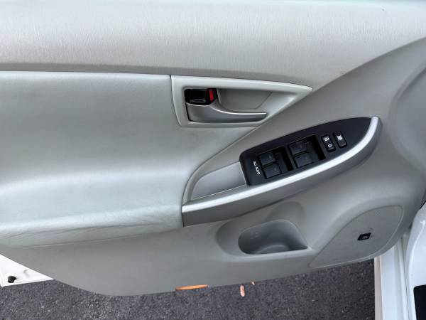 2014 Toyota Prius Four — photo 7