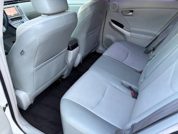 2014 Toyota Prius Four — photo 11