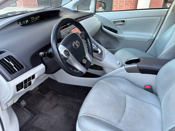 2014 Toyota Prius Four — photo 9