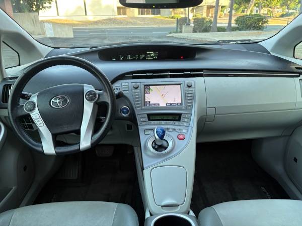 2014 Toyota Prius Four — photo 12