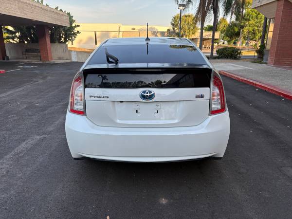 2014 Toyota Prius Four — photo 5