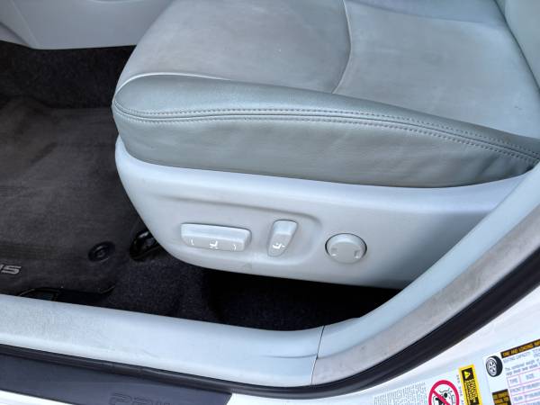2014 Toyota Prius Four — photo 8