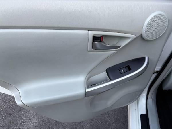 2014 Toyota Prius Four — photo 10