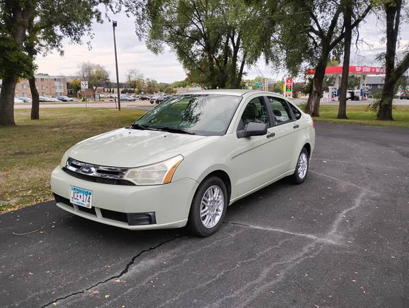 2010 Ford Focus SE 2dr Coupe Manual — photo 2