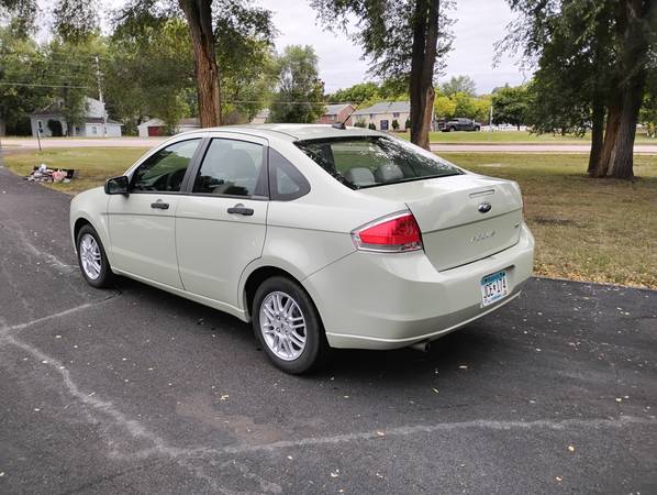 2010 Ford Focus SE 2dr Coupe Manual — photo 3