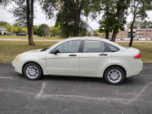 2010 Ford Focus SE 2dr Coupe Manual — photo 1