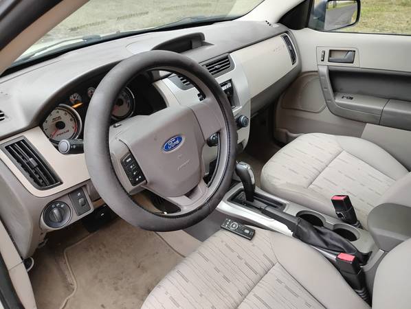 2010 Ford Focus SE 2dr Coupe Manual — photo 10