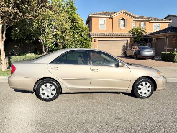 2004 Toyota Camry SE — photo 3