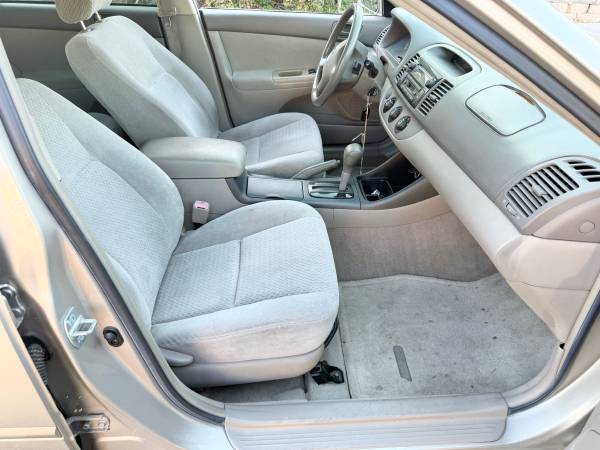 2004 Toyota Camry SE — photo 11
