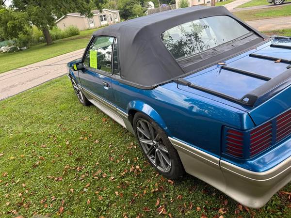 1991 Ford Mustang GT 2dr Convertible — photo 6