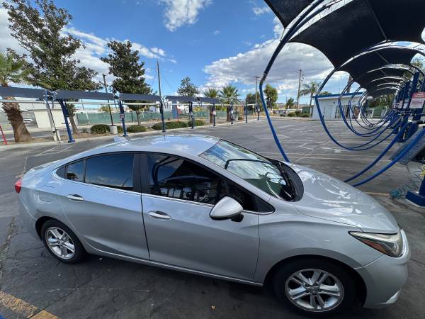 2018 Chevrolet Cruze LT Diesel Auto 4dr Sedan Automatic — photo 1