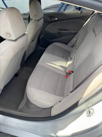 2018 Chevrolet Cruze LT Diesel Auto 4dr Sedan Automatic — photo 10