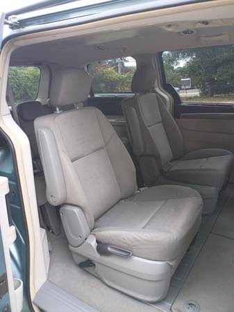2009 Volkswagen Routan SE 4dr Passenger Van Automatic — photo 12