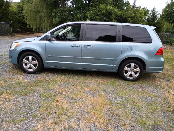 2009 Volkswagen Routan SE 4dr Passenger Van Automatic — photo 3