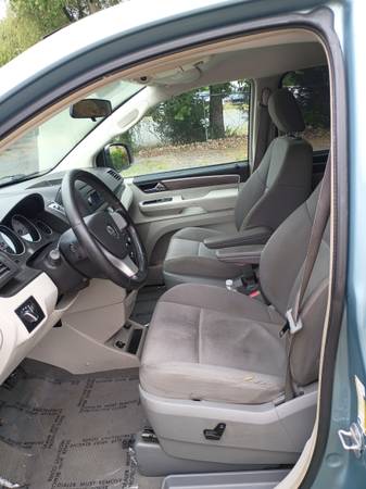 2009 Volkswagen Routan SE 4dr Passenger Van Automatic — photo 6