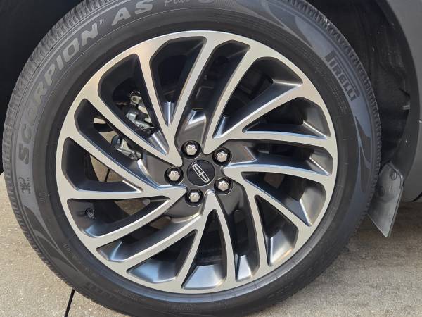 2019 Lincoln Nautilus Reserve — photo 9